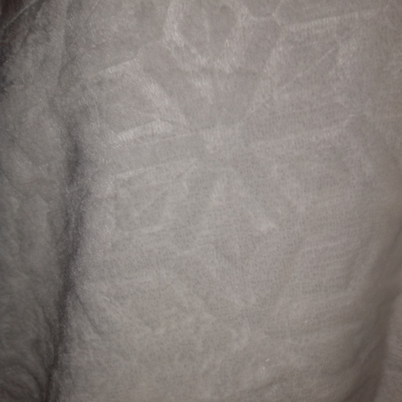 🔴 SALE NWT White Furry Cropped Embossed Pattern Hoodie - Picture 8 of 11